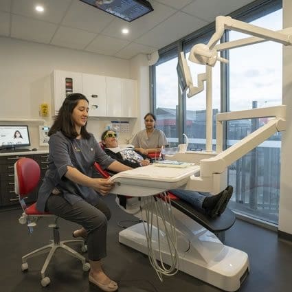 dentist-preparing-patient-on-surgery